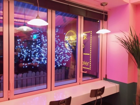 Lima Rekomendasi 'Aesthetic Café' di Seoul (Pink Edition 